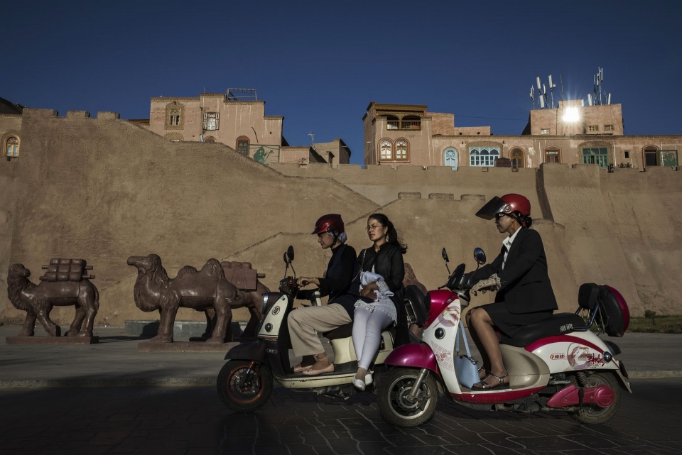 kashgar vien ngoc tren con duong to lua