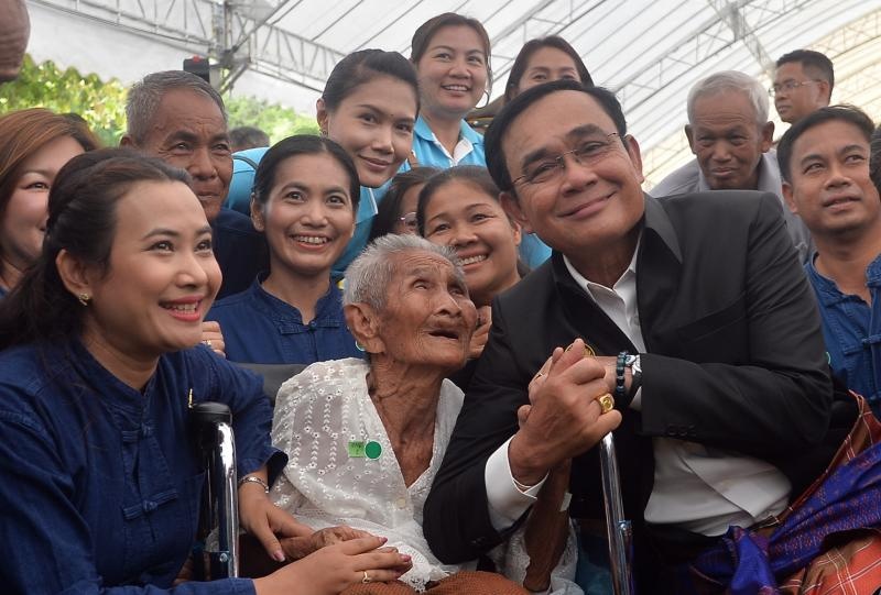 Người Thái Lan không đồng tình với việc hạ nghị sĩ đối lập chuyển phe nguoi thai lan khong dong tinh voi viec ha nghi si doi lap chuyen phe