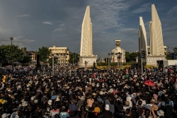 Tin thế giới ngày 17/8: Nga 'bắt tay' Belarus, Trung Quốc cấp bằng sáng chế vaccine Covid-19, nguy cơ lũ mới tại đập Tam Hiệp