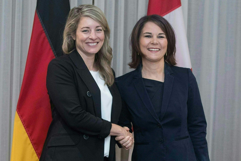 (08.04) Ngoại trưởng Canada Melanie Joly và người đồng cấp Đức Annalena Baerbock trong cuộc gặp ngày 3/8 tại Montreal (Canada). (Nguồn: AFP/Getty Images)