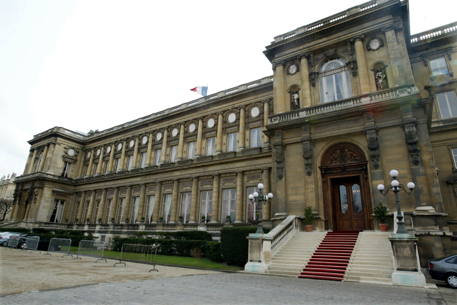 ban ron ket noi phap dong vai nguoi gin giu hoa binh trung dong