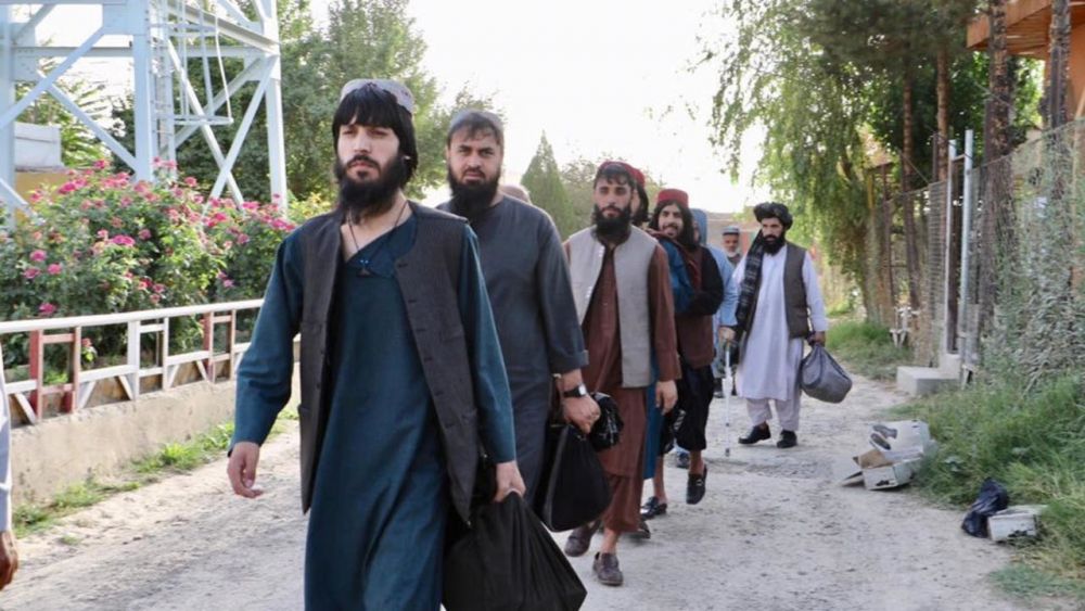 (9.2) Các tù nhân Taliban được trả tự do hôm 13.8. (Nguồn: AFP) 3125-92-cac-tu-nhan-taliban-yyyc-try-ty-do-hom-138-nguyn-afp