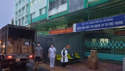 Tổng Lãnh sự quán Việt Nam tại Hong Kong trao lô vật tư y tế cho Bệnh viện Dã chiến số 10