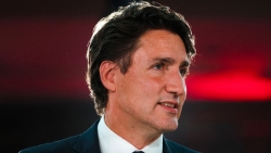 Bầu cử Canada: Vạch áo cho người xem lưng