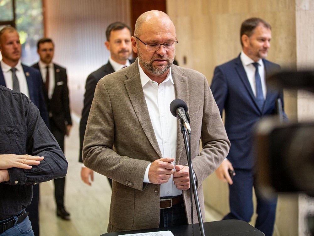 (09.06) Cựu Phó Thủ tướng, Bộ trưởng Kinh tế Slovakia Richard Sulik đã khởi đầu cho làn sóng từ chức trong chính phủ liên minh Slovakia. (Nguồn: Actuality.SK) (09.06) Cựu Phó Thủ tướng, Bộ trưởng Kinh tế Slovakia Richard Sulik đã khởi đầu cho làn sóng từ chức trong chính phủ liên minh Slovakia. (Nguồn: Actuality.SK)