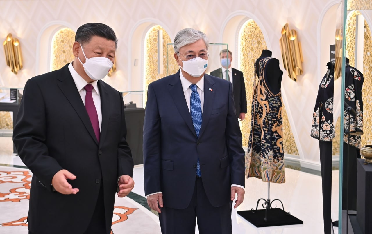 (09.18) Chủ tịch Trung Quốc Tập Cận Bình và Tổng thống Kazakhstan Kassym-Jomart Tokayev tham dự triển lãm về liên kết văn hóa giữa hai nước ngày 14/9. (Nguồn: Akorda