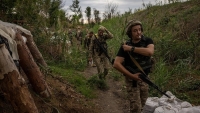 Chuyên gia Mỹ: Tổng thống Biden cần kêu gọi đình chiến và ngừng bắn để ‘cứu Ukraine’