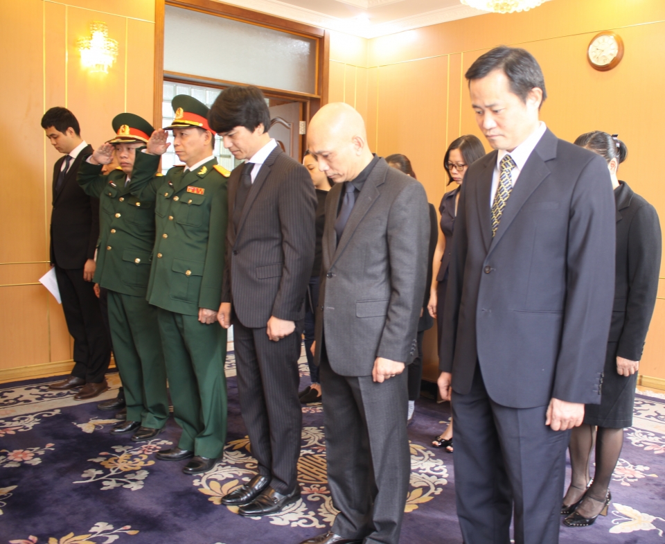 le vieng va mo so tang nguyen tong bi thu do muoi tai trieu tien