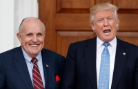 luan toi tong thong my ngoai gay suc ep ong trump con tong tien