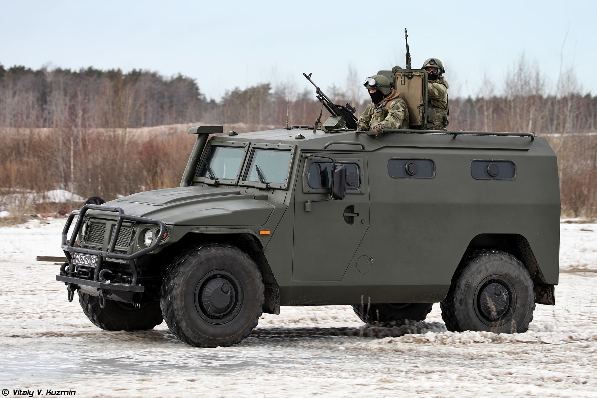 nga dieu dong hang chuc xe boc thep ho tro quan canh tai syria