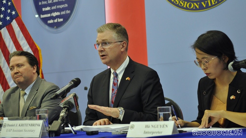 Trợ lý Ngoại trưởng Mỹ: Quan hệ Việt-Mỹ đang 'vững mạnh hơn bao giờ hết' Trợ lý Ngoại trưởng Mỹ: Quan hệ Việt-Mỹ đang 'vững mạnh hơn bao giờ hết'