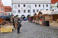 khung hoang tu trong long chau au