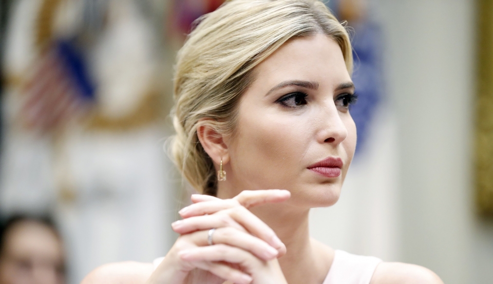 dung email ca nhan xu ly cong viec nha trang ba ivanka trump se noi buoc ba clinton