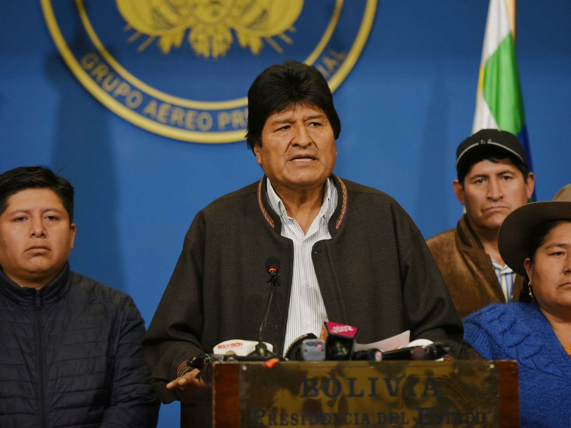 tong thong bolivia tu chuc qua roi song hong my latin