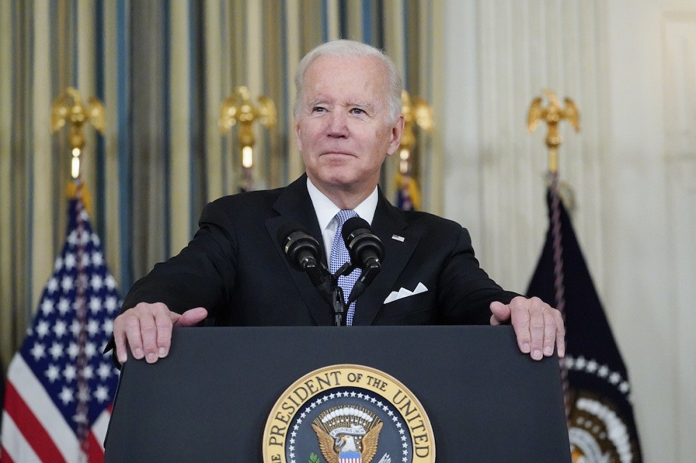 (11.09) Tổng thống Mỹ Joe Biden vui mừng phát biểu ngày 6/11 sau khi Hạ viện thông qua gói chi tiêu 1.200 tỷ USD dành cho cơ sở hạ tầng. (Nguồn: AP)