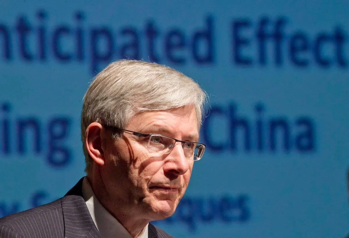 (11.09) Cựu Đại sứ Canada tại Trung Quốc Guy Saint-Jacques cho rằng Ottawa cần vừa hợp tác, vừa cạnh tranh với Bấc Kinh khi cần thiết. (Nguồn Canadian Press)