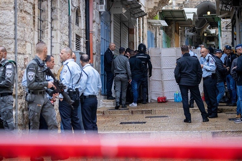 (11.21) Hiện trường vụ tấn công của tay súng Hamas tại khu vực Thành cổ Jerusalem. (Nguồn: Flash90)