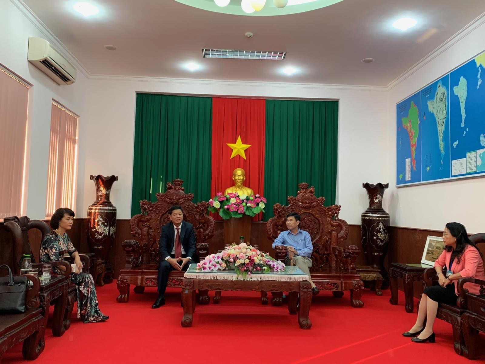 tong lanh su tai sihanoukville tham va lam viec tai kien giang an giang