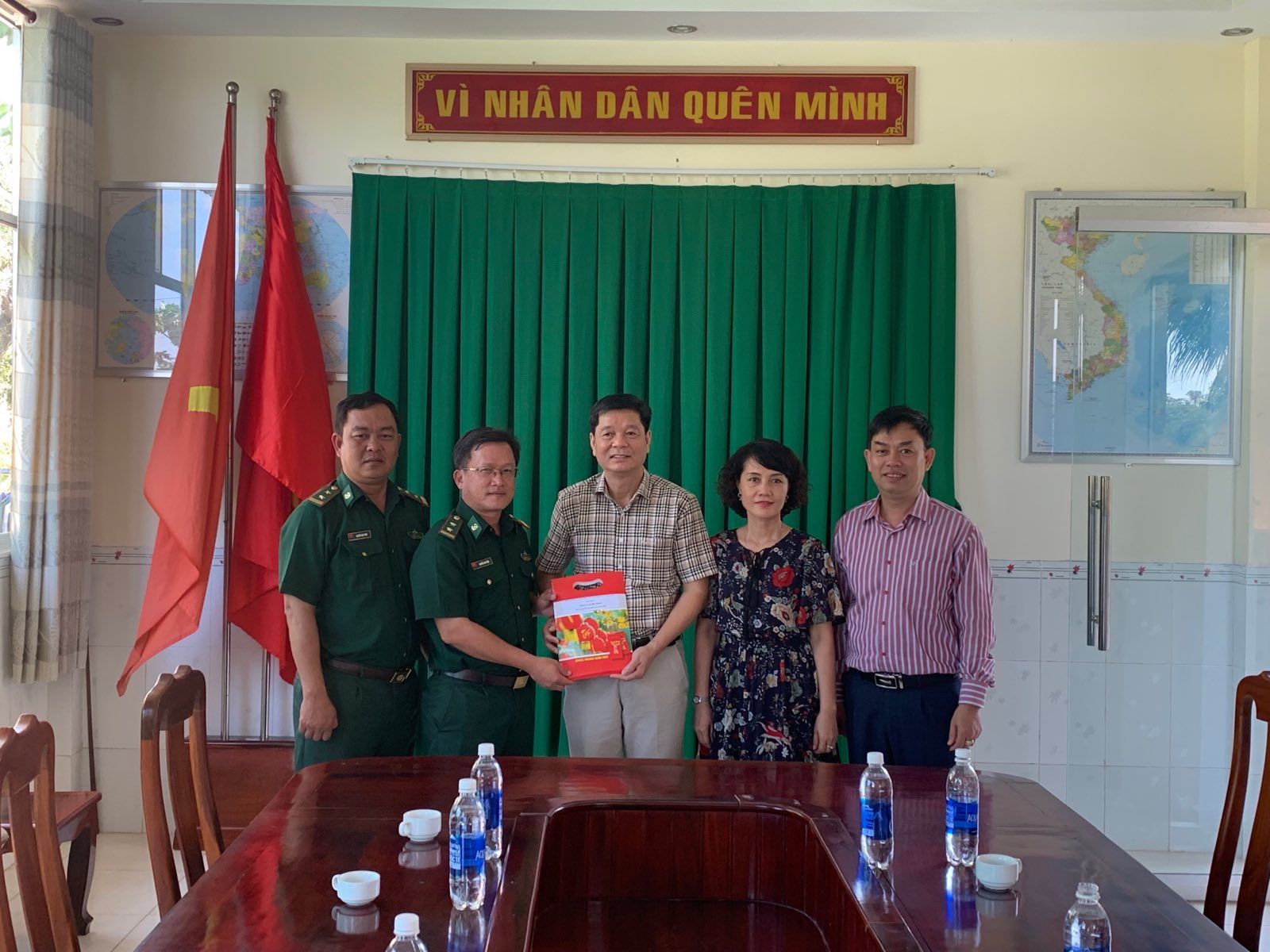 tong lanh su tai sihanoukville tham va lam viec tai kien giang an giang