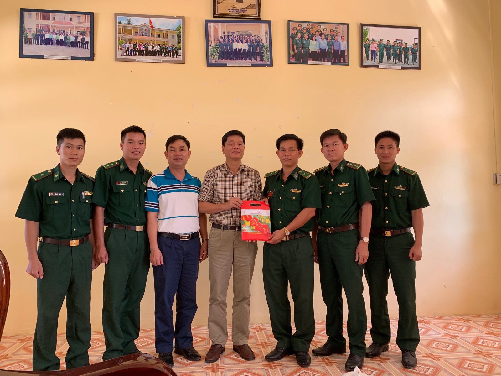 tong lanh su tai sihanoukville tham va lam viec tai kien giang an giang