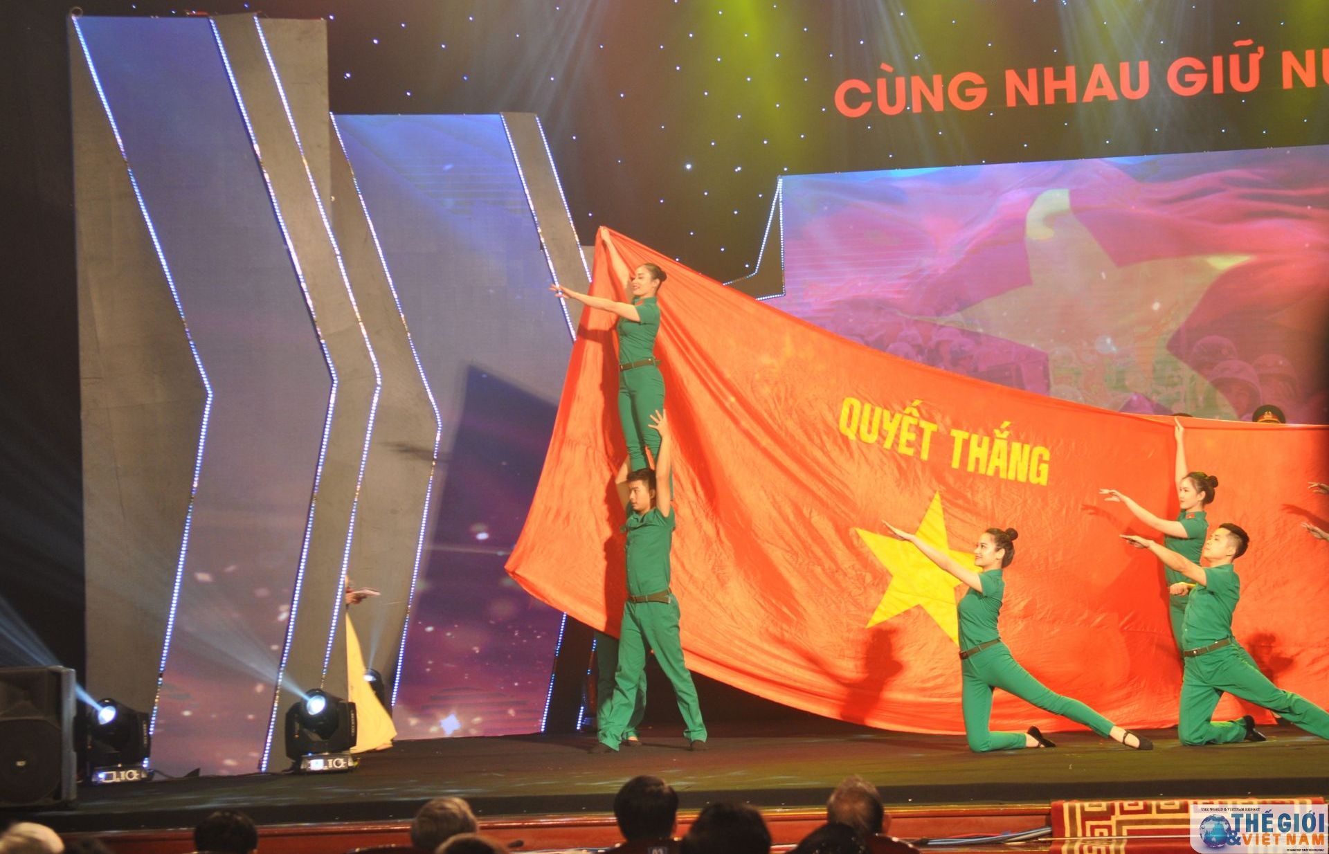 Bộ Quốc phòng tôn vinh điển hình tiên tiến xây dựng nền quốc phòng toàn dân