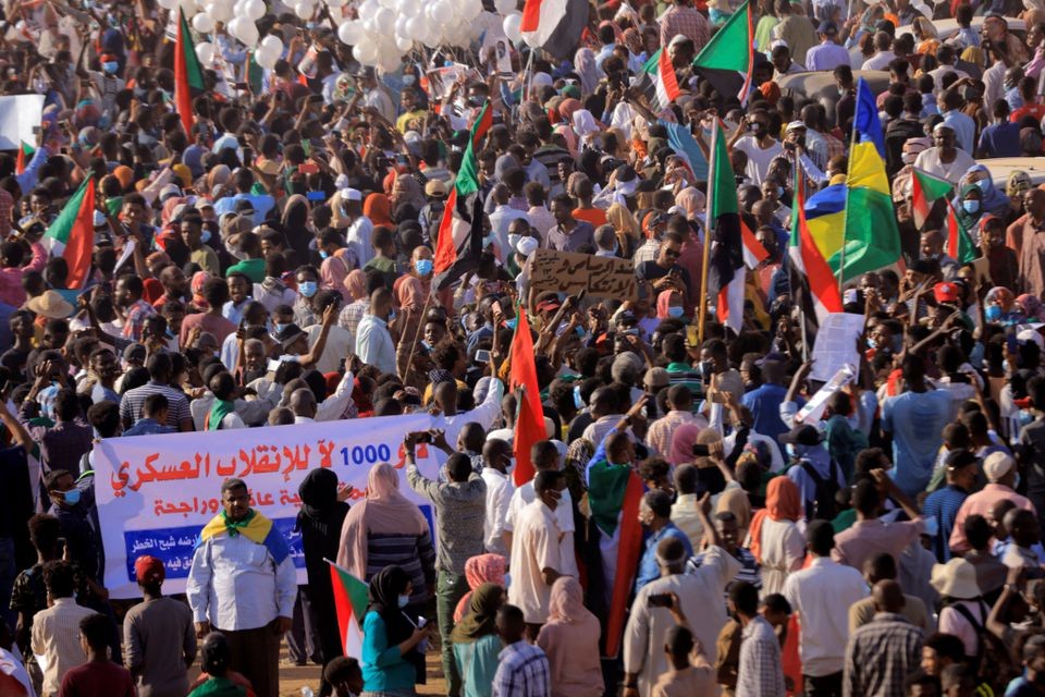 (12.19) Một cuộc tuần hành vừa qua tại thủ đô Khartoum của Sudan. (Nguồn: Reuters)