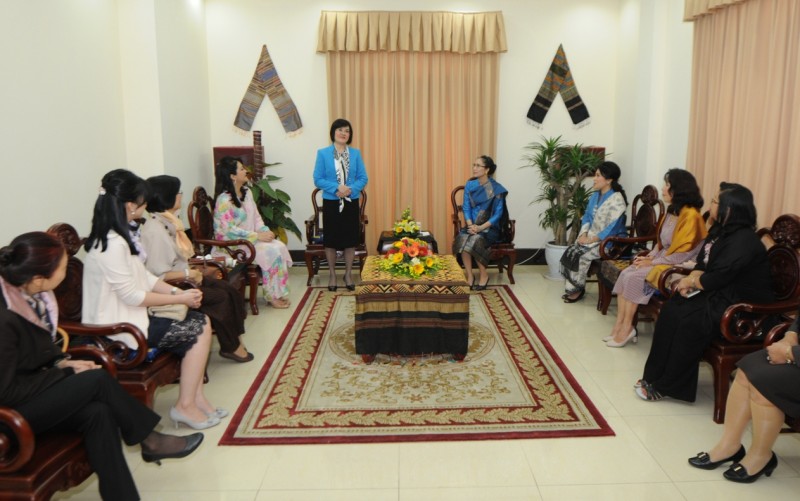 nhom phu nu cong dong asean tai ha no i gap go dau nam 2016