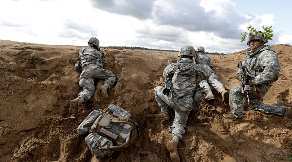 lithuania xa c nha n my trie n khai binh si tren la nh tho