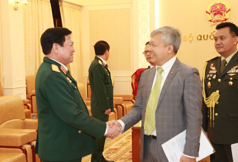 bo truong bo quoc phong tiep dai su cac nuoc