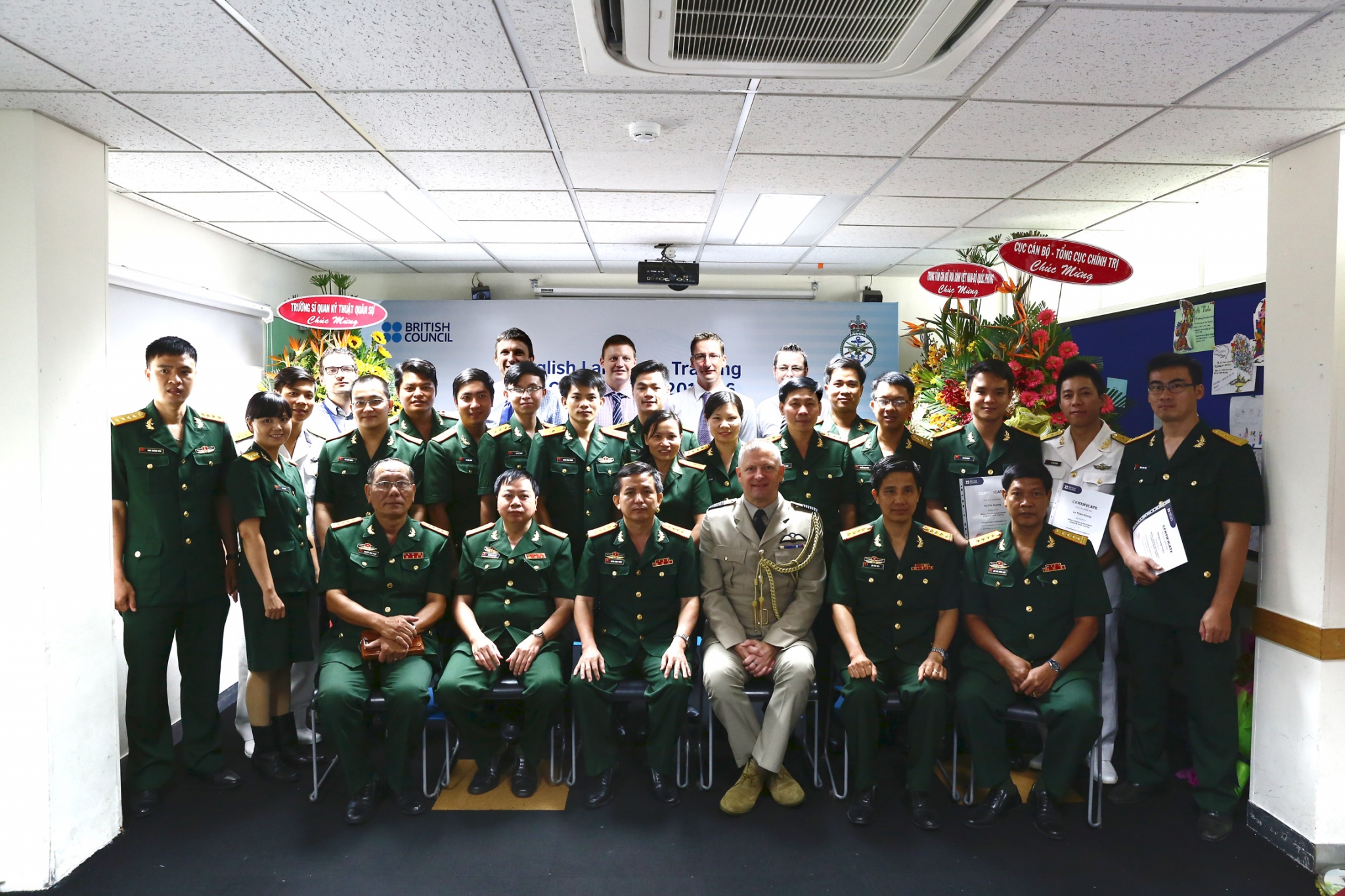 anh ho tro da o ta o cho cac si quan viet nam