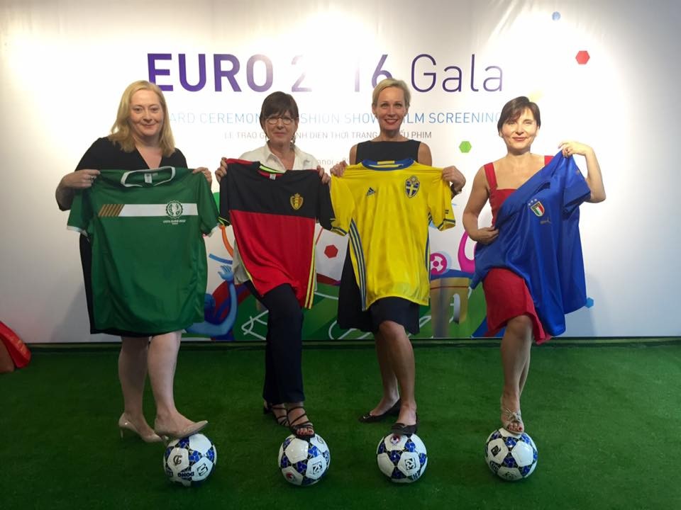 Ngoại giao bóng đá cổ động EURO 2016 ngoa i giao bo ng da co do ng euro 2016