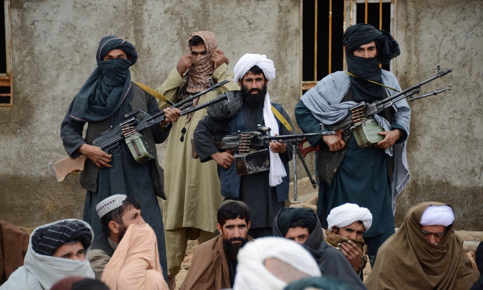afghanistan taliban chan xe buyt bat coc 25 nguoi