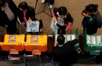 ba yingluck xin ti nan chinh tri o anh