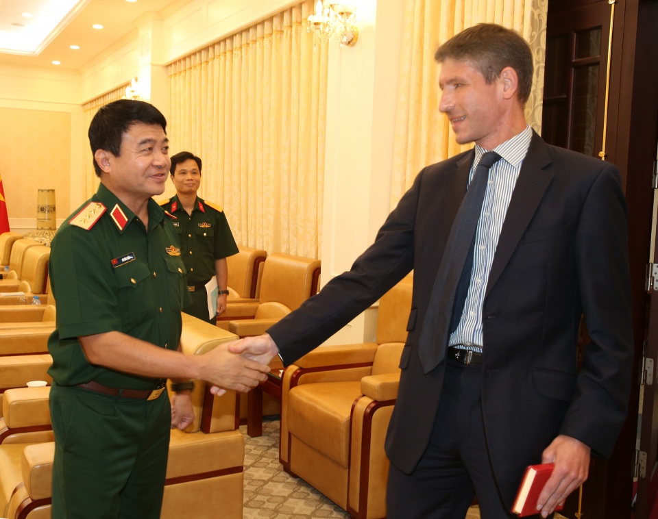 pho tong tham muu truong qdnd viet nam tiep dai su anh