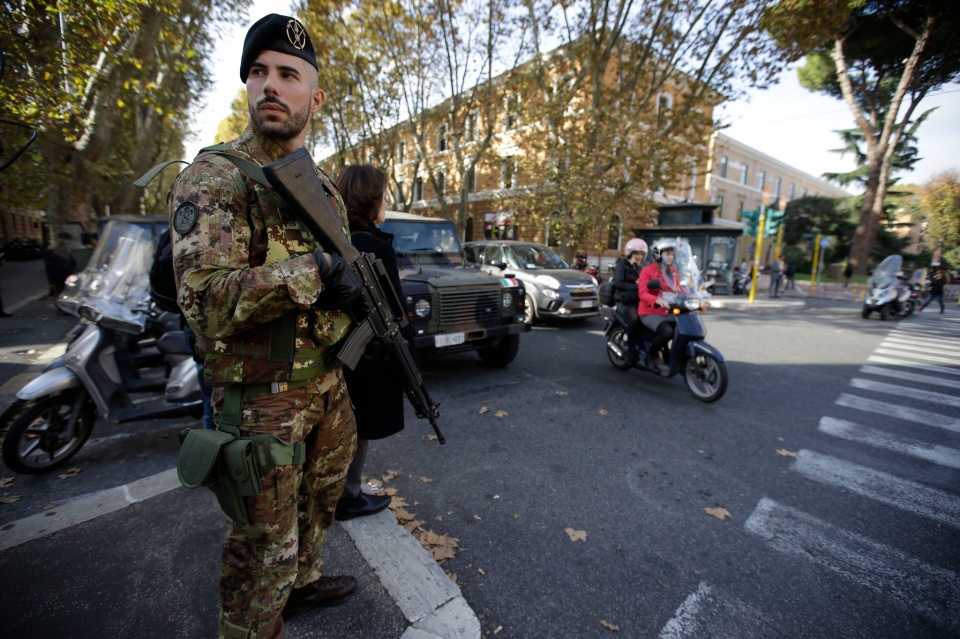 italy siet chat an ninh truoc lo i de do a cu a is