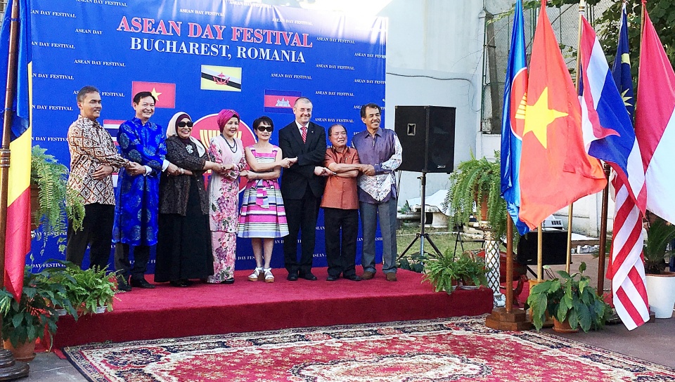 Tưng bừng lễ hội các nước ASEAN tại Bucharest tung bung le hoi cac nuoc asean tai bucharest