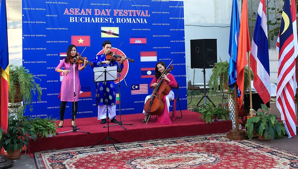 Tưng bừng lễ hội các nước ASEAN tại Bucharest tung bung le hoi cac nuoc asean tai bucharest