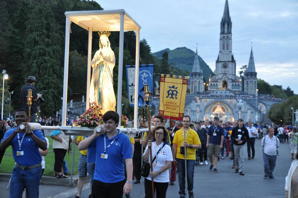 phap siet chat an ninh truoc le hanh huong ve lourdes