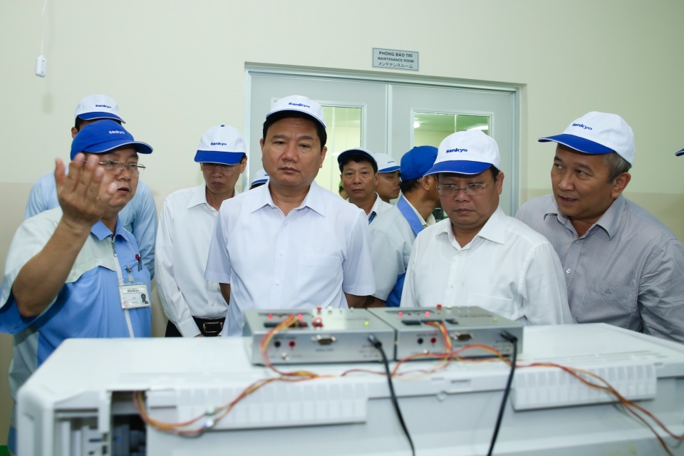 doi ngoai tp ho chi minh chu dong va sang tao