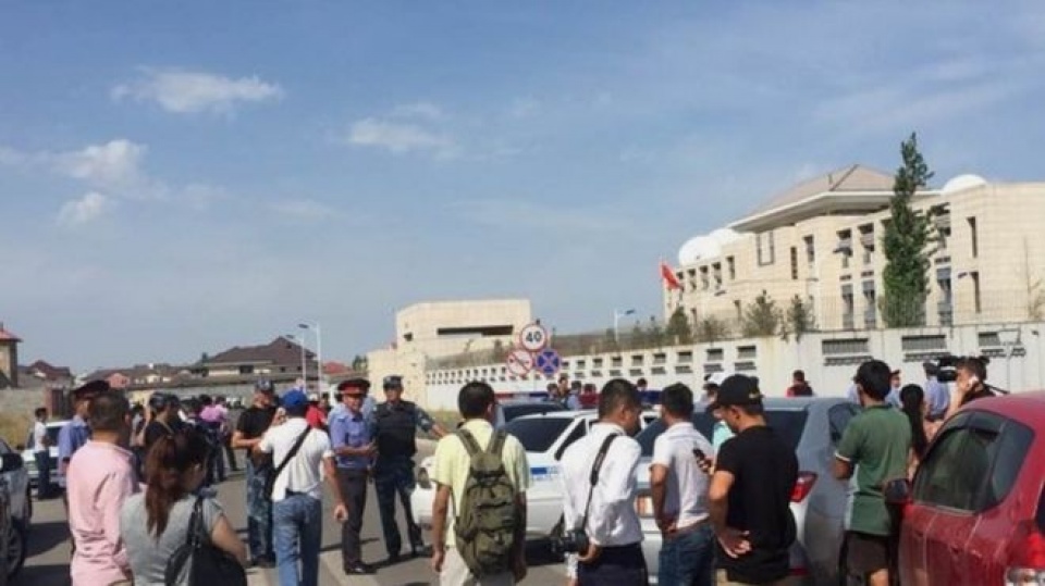 Kyrgyzstan: Đánh bom liều chết gần Đại sứ quán Trung Quốc kyrgyzstan da nh bom lie u che t ga n da i su qua n trung quo c