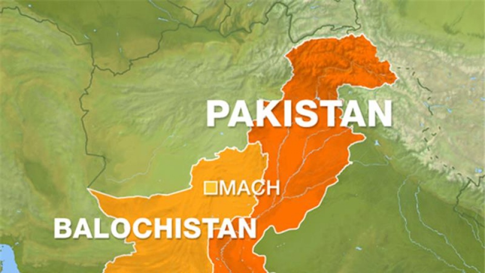 pakistan danh bom tau hoa 25 nguoi thuong vong