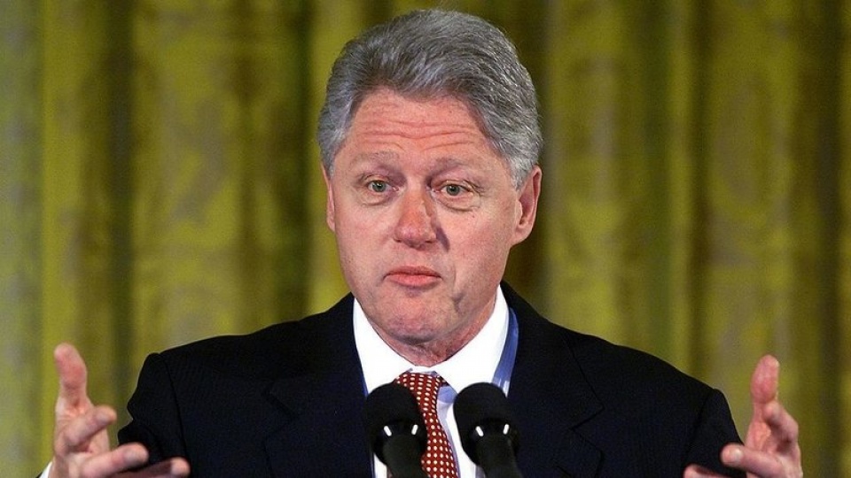 fbi die u tra ong clinton donald trump ba t ngo vuo t len