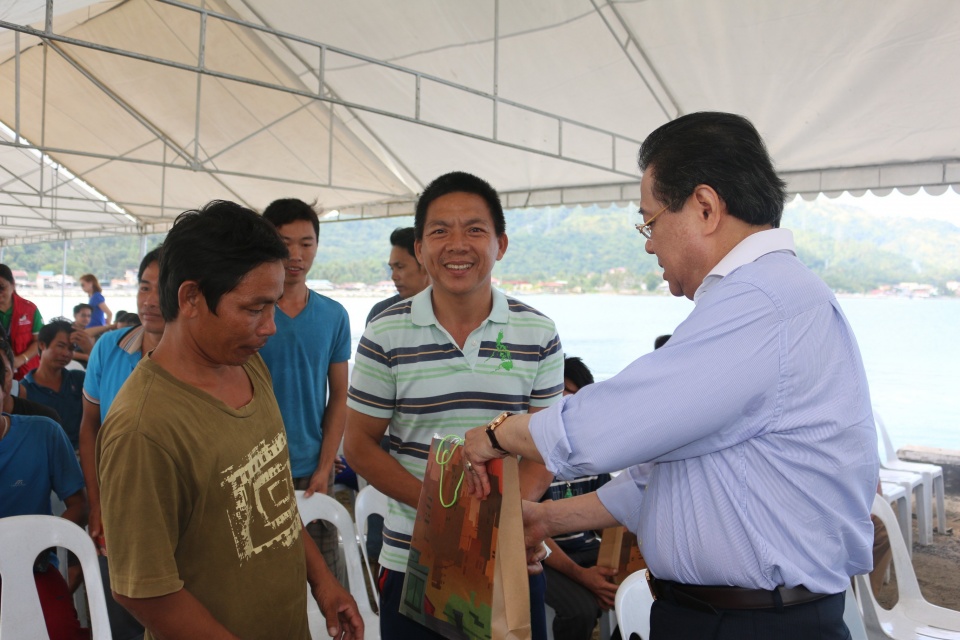 to ng tho ng philippines chu tri le trao tra tau ca va ngu dan viet nam