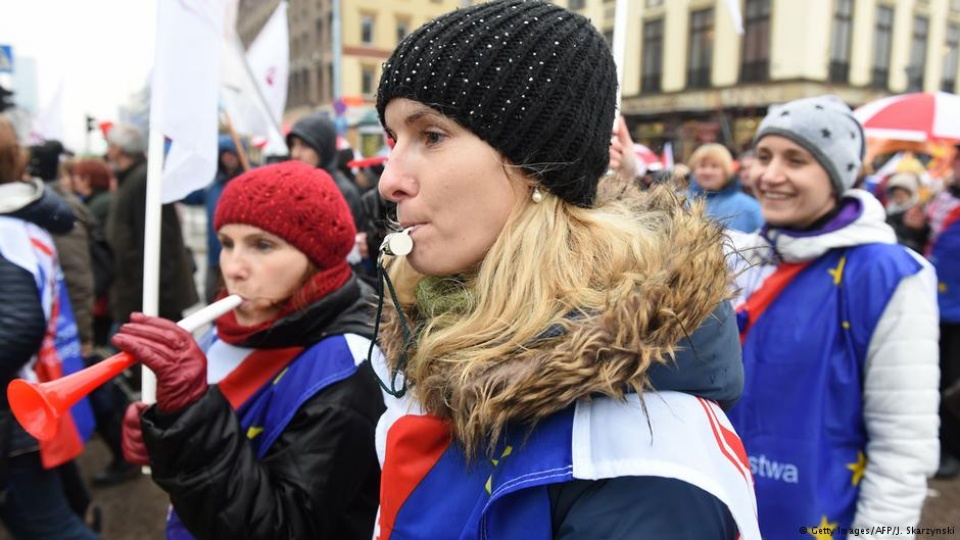 ba lan bieu tinh phan doi cai cach giao duc