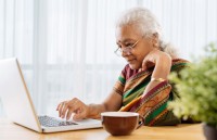 100 dan so duoc theo doi suc khoe