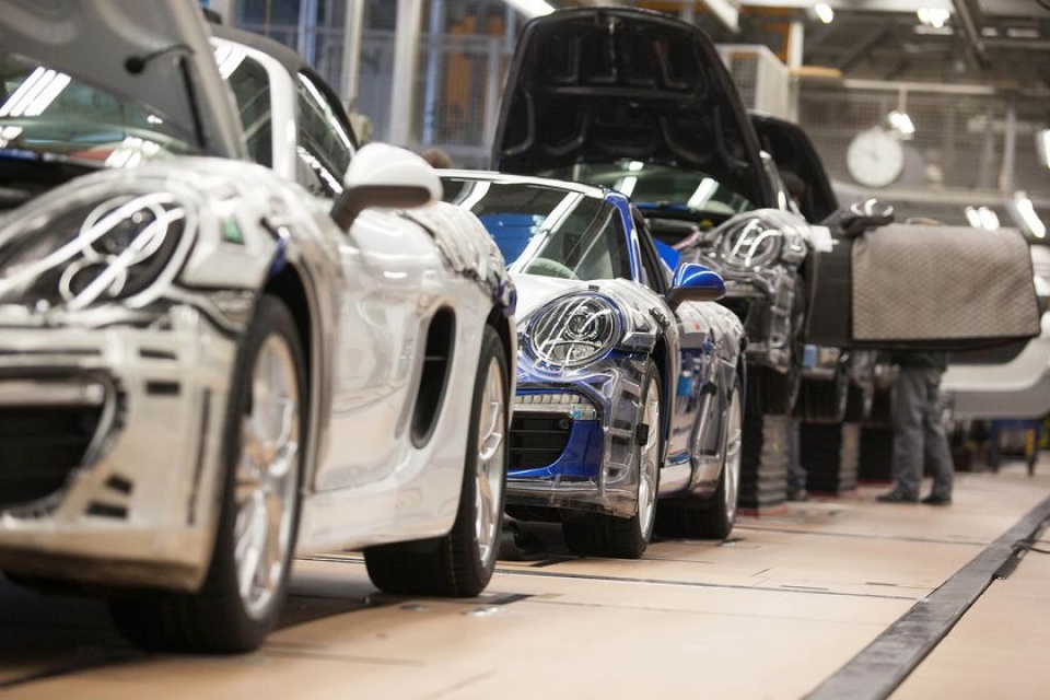 Volkswagen bị điều tra gian lận khí thải với dòng xe Porsche volkswagen bi dieu tra gian lan khi thai voi dong xe porsche