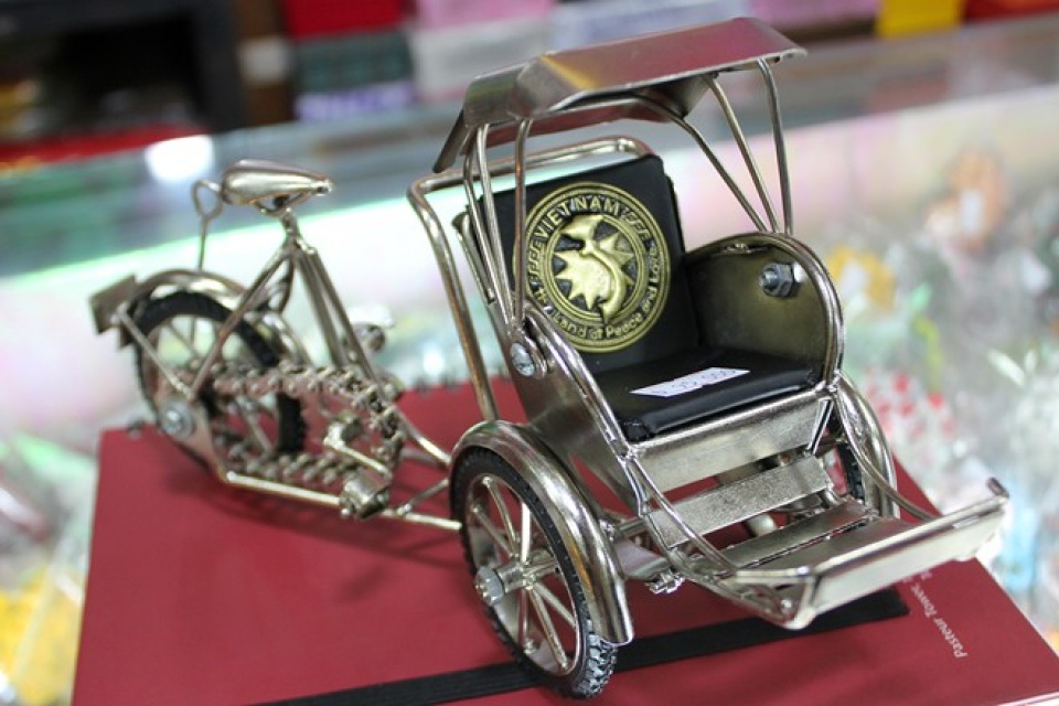 Biến phế thải thành tác phẩm nghệ thuật bien phe thai thanh tac pham nghe thuat