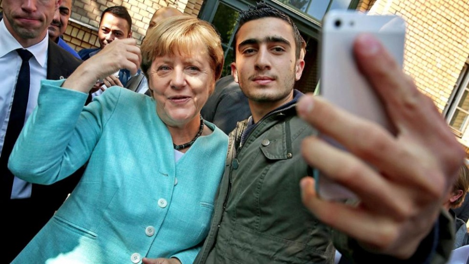 nguoi ti nan syria khon kho vi anh selfie voi thu tuong merkel