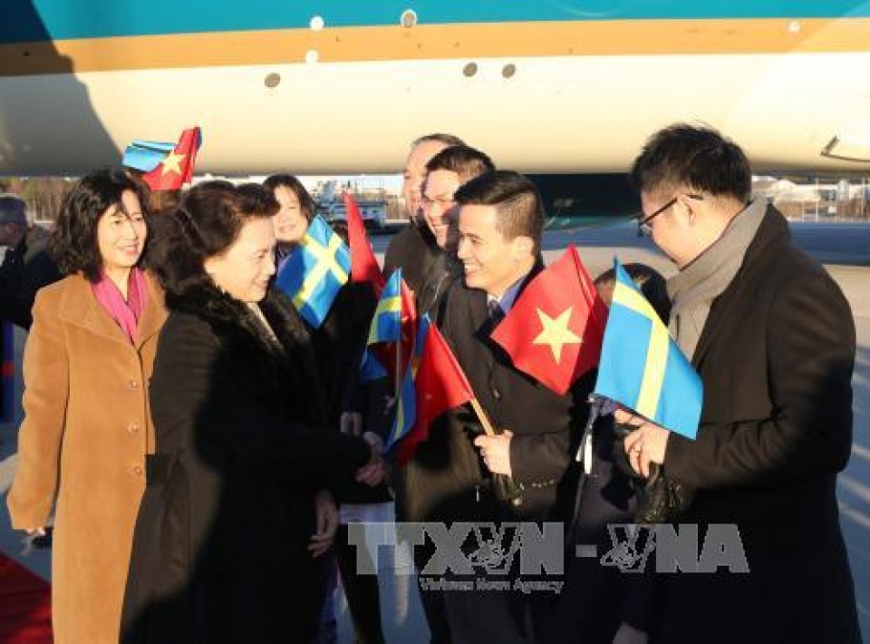 chu tich quoc hoi nguyen thi kim ngan bat dau tham chinh thuc thuy dien