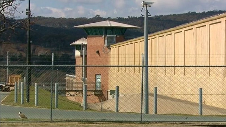 australia xay nha tu dau tien cach ly cac phan tu khung bo